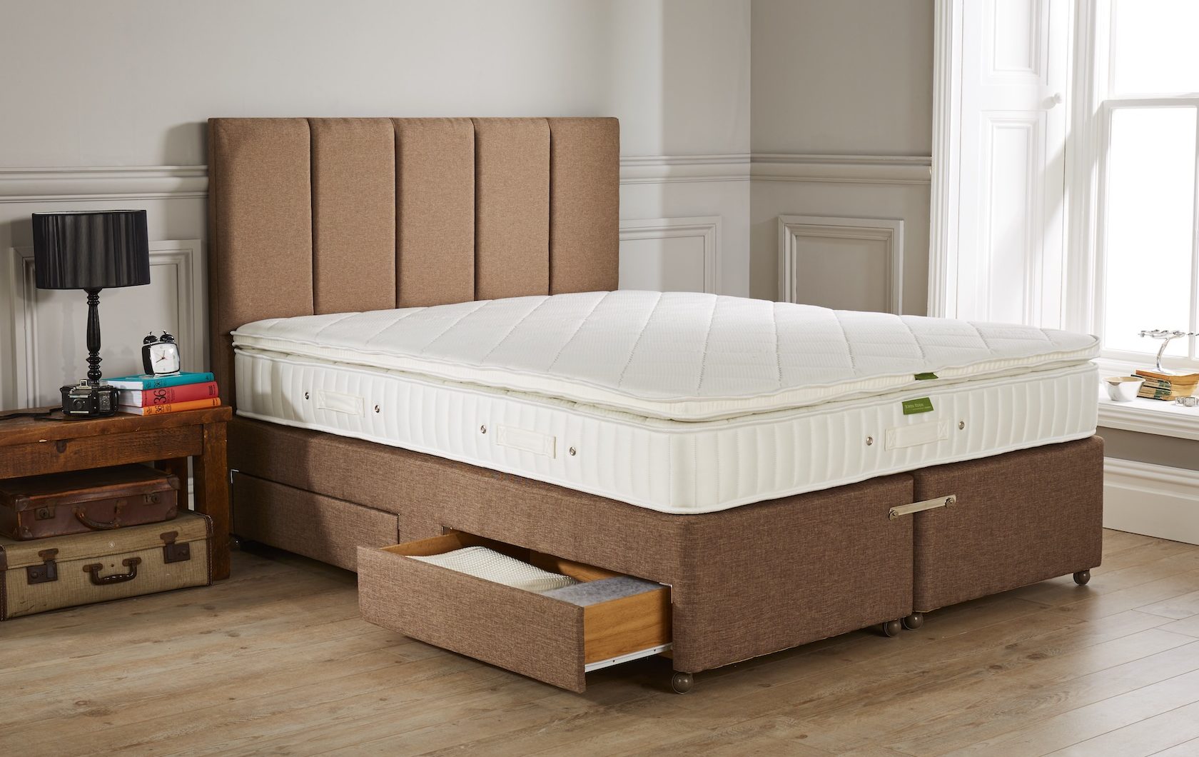 Fusion 4 mattress with Warbreck Headboard