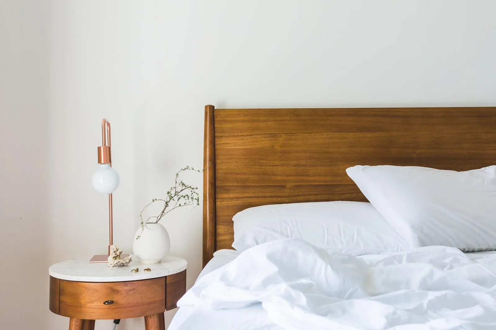 Natural fibre mattress with a wooden Headboard