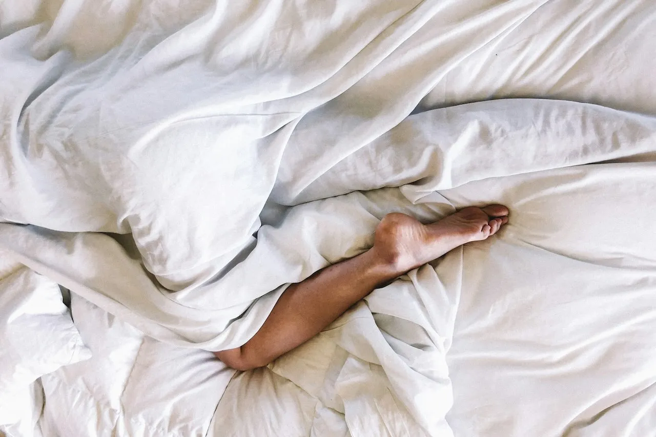 Why Are My Feet Cold & Sweaty in Bed? Causes & Remedies John Ryan