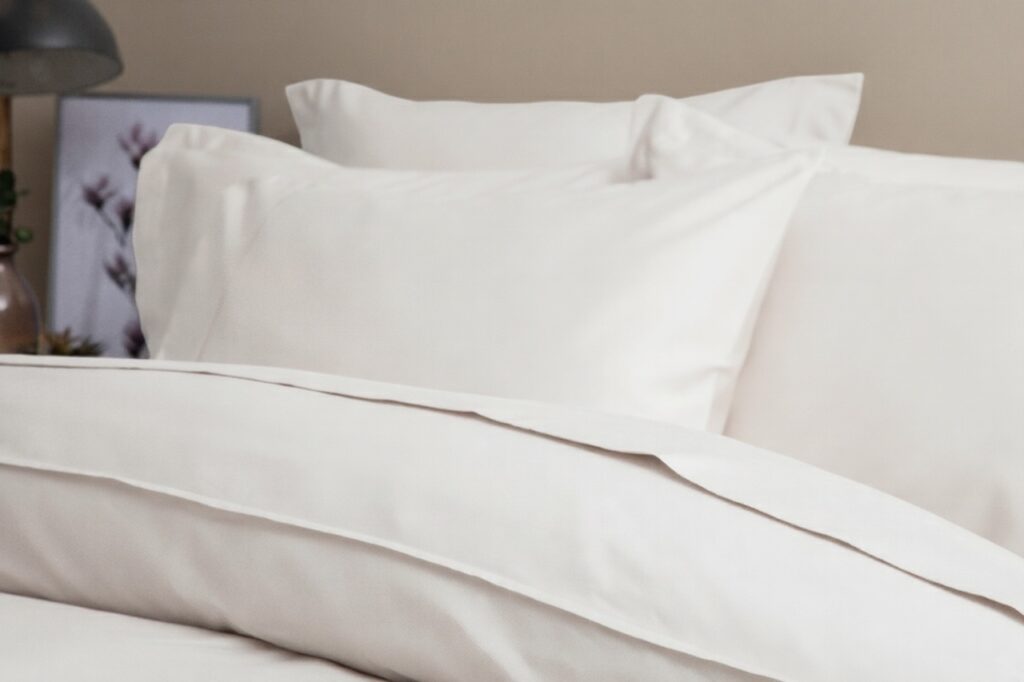 Artisan bedding pack in ivory