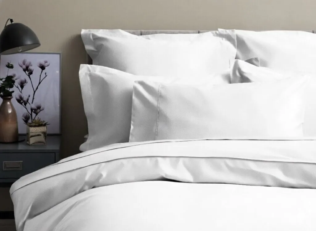 White artisan bedding pack