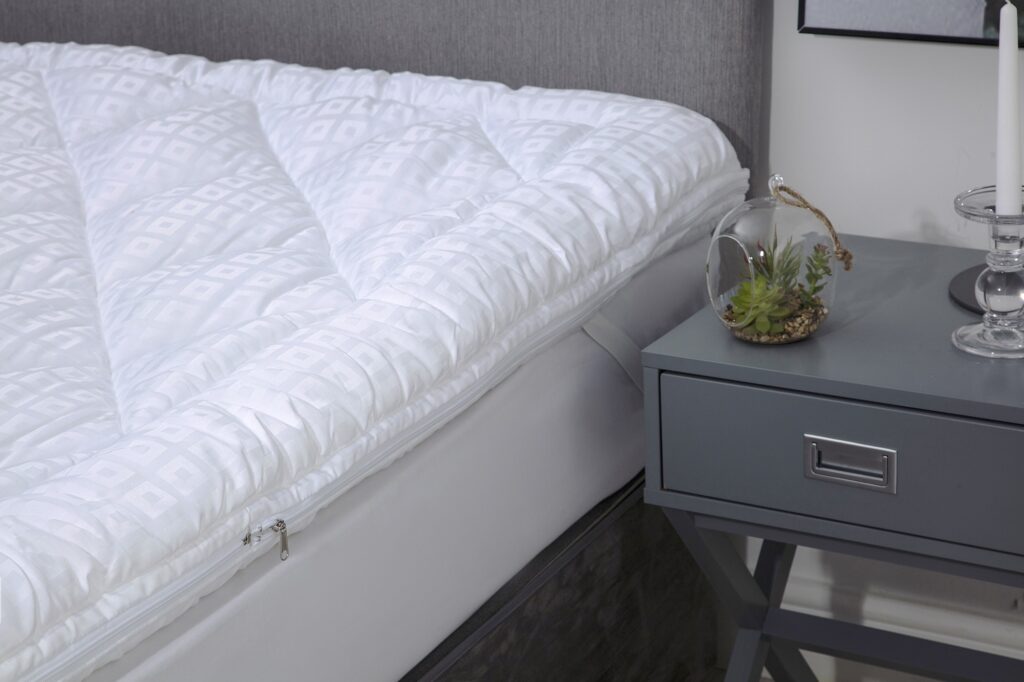 Hotel quality topper