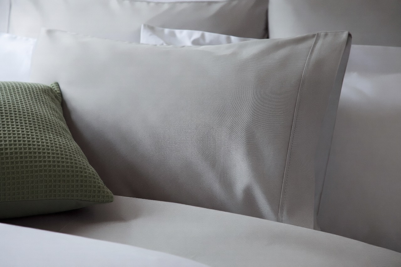 Breathable natural fibre bed sheets