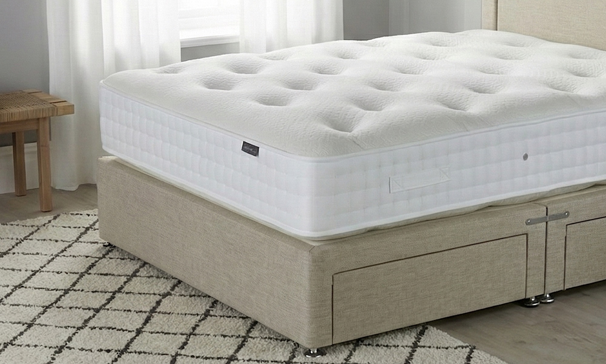 Side panel of the Origins Naturals Support mattress showing its 30 to 33cm depth