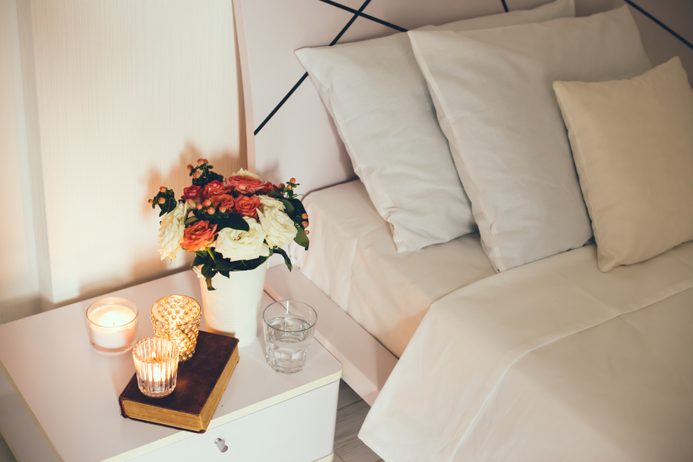 Bedroom candles with flowers