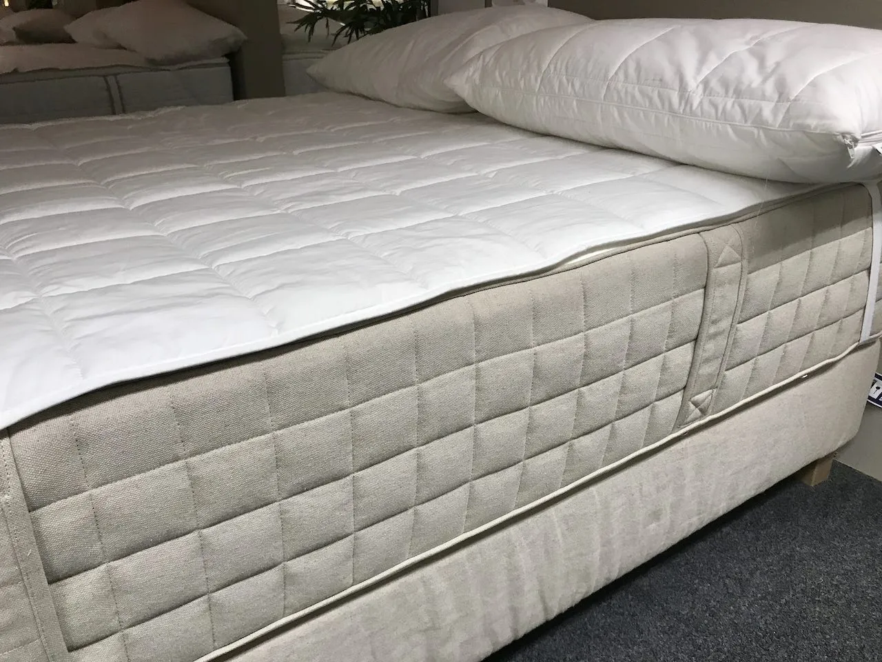 Hidrassund mattress in a showroom